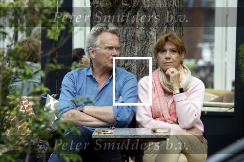 Amsterdam 5 mei 2022
Tom Egbers en janke Dekker samen op terras in Amsterdam zuid