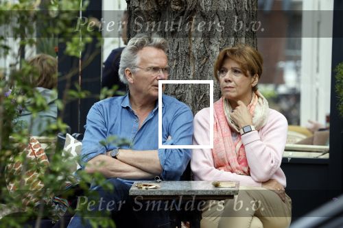Amsterdam 5 mei 2022
Tom Egbers en janke Dekker samen op terras in Amsterdam zuid