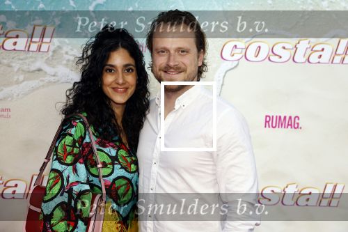 Amsterdam 20 april 2022
Premiere Costa in Tuschinski. Castleden oa , Katja Schuurman Abbey Hoes Soy Kroon Stephanie v Eer Oscar Aerts Sinan Eroglu Roeland Fernhout Tina de Bruin en Lisa Zweerman . De regisseur is Jon Karhaus en Diederik Jekel heeft het script geschreven. Toprak met vriend