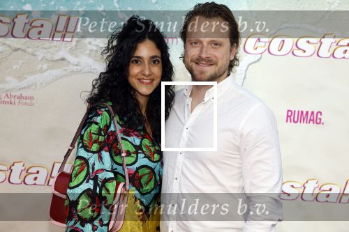 Amsterdam 20 april 2022
Premiere Costa in Tuschinski. Castleden oa , Katja Schuurman Abbey Hoes Soy Kroon Stephanie v Eer Oscar Aerts Sinan Eroglu Roeland Fernhout Tina de Bruin en Lisa Zweerman . De regisseur is Jon Karhaus en Diederik Jekel heeft het script geschreven. Toprak met vriend