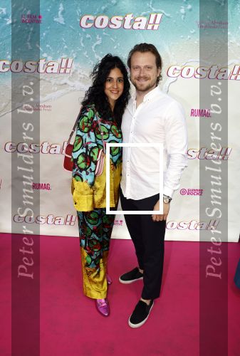 Amsterdam 20 april 2022
Premiere Costa in Tuschinski. Castleden oa , Katja Schuurman Abbey Hoes Soy Kroon Stephanie v Eer Oscar Aerts Sinan Eroglu Roeland Fernhout Tina de Bruin en Lisa Zweerman . De regisseur is Jon Karhaus en Diederik Jekel heeft het script geschreven. Toprak met vriend