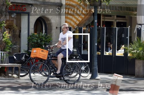 Amsterdam 11 mei 2022
Victor reinier op de fiets in Amsterdam zuid