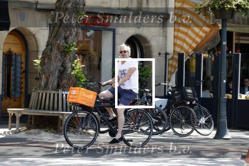 Amsterdam 11 mei 2022
Victor reinier op de fiets in Amsterdam zuid