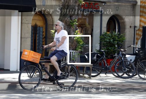 Amsterdam 11 mei 2022
Victor reinier op de fiets in Amsterdam zuid