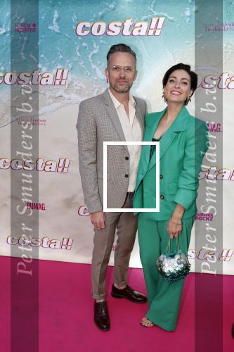 Amsterdam 20 april 2022
Premiere Costa in Tuschinski. Castleden oa , Katja Schuurman Abbey Hoes Soy Kroon Stephanie v Eer Oscar Aerts Sinan Eroglu Roeland Fernhout Tina de Bruin en Lisa Zweerman . De regisseur is Jon Karhaus en Diederik Jekel heeft het script geschreven. Vivienne v d Assem kwam met Patrick Martens