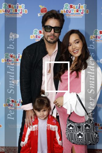 Amsterdam 1 mei 2022
Premiere 2 kleine kleutertjes bedacht door Jan Smit .
Waylon kwam met zijn zwangere vriendin Bibi Breijman en hun dochter