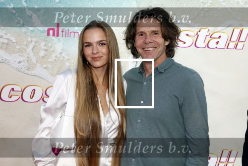Amsterdam 20 april 2022
Premiere Costa in Tuschinski. Castleden oa , Katja Schuurman Abbey Hoes Soy Kroon Stephanie v Eer Oscar Aerts Sinan Eroglu Roeland Fernhout Tina de Bruin en Lisa Zweerman . De regisseur is Jon Karhaus en Diederik Jekel heeft het script geschreven. Wouter Nicolaas kwam met zijn dochter