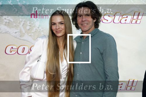 Amsterdam 20 april 2022
Premiere Costa in Tuschinski. Castleden oa , Katja Schuurman Abbey Hoes Soy Kroon Stephanie v Eer Oscar Aerts Sinan Eroglu Roeland Fernhout Tina de Bruin en Lisa Zweerman . De regisseur is Jon Karhaus en Diederik Jekel heeft het script geschreven. Wouter Nicolaas kwam met zijn dochter