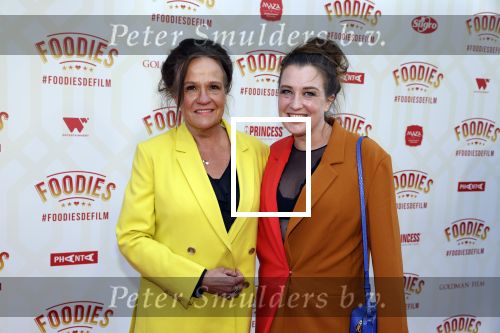 Amsterdam 10 mei 2022
Premiere Foodies in Tuschinski met oa Ilse warringa Holly Brood Sanne Langelaar Sanne Vogel Sinan Eroglu Quiah Shilue Roue Verveer en Johanna Hagen. Xandra brood Lola Brood en Holly Brood