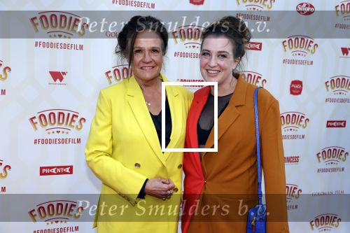 Amsterdam 10 mei 2022
Premiere Foodies in Tuschinski met oa Ilse warringa Holly Brood Sanne Langelaar Sanne Vogel Sinan Eroglu Quiah Shilue Roue Verveer en Johanna Hagen. Xandra brood Lola Brood en Holly Brood