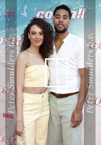 Amsterdam 20 april 2022
Premiere Costa in Tuschinski. Castleden oa , Katja Schuurman Abbey Hoes Soy Kroon Stephanie v Eer Oscar Aerts Sinan Eroglu Roeland Fernhout Tina de Bruin en Lisa Zweerman . De regisseur is Jon Karhaus en Diederik Jekel heeft het script geschreven. Zoey Ivory kwam met haar vriend zus en ouders