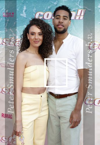 Amsterdam 20 april 2022
Premiere Costa in Tuschinski. Castleden oa , Katja Schuurman Abbey Hoes Soy Kroon Stephanie v Eer Oscar Aerts Sinan Eroglu Roeland Fernhout Tina de Bruin en Lisa Zweerman . De regisseur is Jon Karhaus en Diederik Jekel heeft het script geschreven. Zoey Ivory kwam met haar vriend zus en ouders