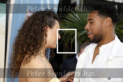 Amsterdam 20 april 2022
Premiere Costa in Tuschinski. Castleden oa , Katja Schuurman Abbey Hoes Soy Kroon Stephanie v Eer Oscar Aerts Sinan Eroglu Roeland Fernhout Tina de Bruin en Lisa Zweerman . De regisseur is Jon Karhaus en Diederik Jekel heeft het script geschreven. Zoey Ivory met vriend
