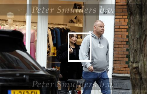 Amsterdam 5 mei 2023
Amandag Balk en haar vriend Ed den Hollander op straat in Amsterdam zuid. Ed rijdt in een prachtige Rolls Royce.