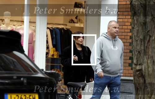 Amsterdam 5 mei 2023
Amandag Balk en haar vriend Ed den Hollander op straat in Amsterdam zuid. Ed rijdt in een prachtige Rolls Royce.