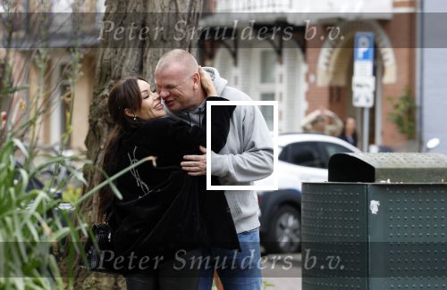 Amsterdam 5 mei 2023
Amandag Balk en haar vriend Ed den Hollander op straat in Amsterdam zuid. Ed rijdt in een prachtige Rolls Royce.