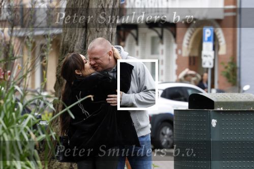 Amsterdam 5 mei 2023
Amandag Balk en haar vriend Ed den Hollander op straat in Amsterdam zuid. Ed rijdt in een prachtige Rolls Royce.