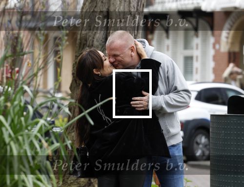 Amsterdam 5 mei 2023
Amandag Balk en haar vriend Ed den Hollander op straat in Amsterdam zuid. Ed rijdt in een prachtige Rolls Royce.