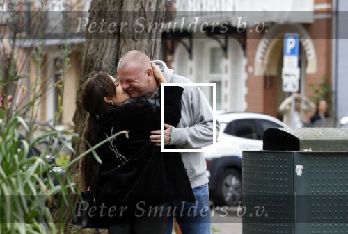 Amsterdam 5 mei 2023
Amandag Balk en haar vriend Ed den Hollander op straat in Amsterdam zuid. Ed rijdt in een prachtige Rolls Royce.