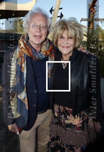 Kortenhoef 29 april 2023
Presntatie tijdschrift Nicole des Bouvrie bij Ottenhome.
Astrid Engels met partner