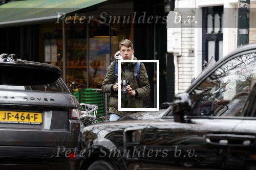 Amsterdam 5 mei 2023
Amandag Balk en haar vriend Ed den Hollander op straat in Amsterdam zuid. Ed rijdt in een prachtige Rolls Royce. fotograaf van auto