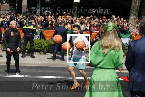 Rotterdam 27 april 2023
Koningsdag 2023 in Rotterdam met aanwezig Koning Willem Alexander, KoninginMaxima ,Prinses Amalia, Prinses Ariane ,Prins Constantijn ,Prinses Laurentien ,Prins Maurits ,Prinses Marilene ,Prins Bernhard ,Prinses Annette ,Prins Floris ,Prinses Aimee ,Prins Pieter Christiaan, en Prinses Anita .
Burgemeester Aboutaleb is de gastheer. Basketballer