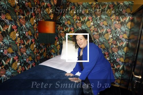 Noordwijk 17 mei 2023
Opening pension Code Rose van Martien Meiland en Erica Meiland . Ook Montana Maxime en Leroy Molkenboer zijn aanwezig Dochter Claire doet de openingshandeling.
Caroline v d Plas