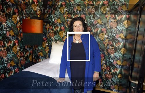 Noordwijk 17 mei 2023
Opening pension Code Rose van Martien Meiland en Erica Meiland . Ook Montana Maxime en Leroy Molkenboer zijn aanwezig Dochter Claire doet de openingshandeling.
Caroline v d Plas