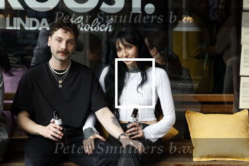 Amsterdam 20 april 2023
Christina Curry en haar vriend Kevin Curifex bij feestje van blad de Linda in een cafe in het centrum van Amsterdam waar een bier gepresenteerd wordt.