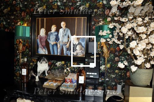 Noordwijk 17 mei 2023
Opening pension Code Rose van Martien Meiland en Erica Meiland . Ook Montana Maxime en Leroy Molkenboer zijn aanwezig Dochter Claire doet de openingshandeling.