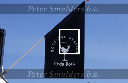 Noordwijk 17 mei 2023
Opening pension Code Rose van Martien Meiland en Erica Meiland . Ook Montana Maxime en Leroy Molkenboer zijn aanwezig Dochter Claire doet de openingshandeling.