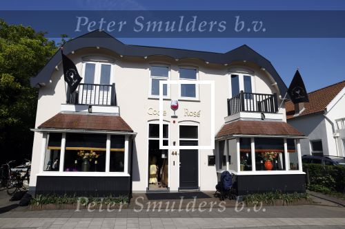 Noordwijk 17 mei 2023
Opening pension Code Rose van Martien Meiland en Erica Meiland . Ook Montana Maxime en Leroy Molkenboer zijn aanwezig Dochter Claire doet de openingshandeling.