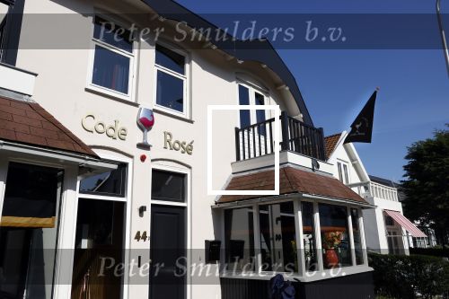 Noordwijk 17 mei 2023
Opening pension Code Rose van Martien Meiland en Erica Meiland . Ook Montana Maxime en Leroy Molkenboer zijn aanwezig Dochter Claire doet de openingshandeling.
