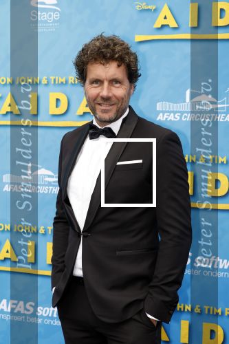 Scheveningen 23 april 2023
Premiere AIDA in het circustheater in Scheveningen .
Dennis Wilt met zijn  vriendin