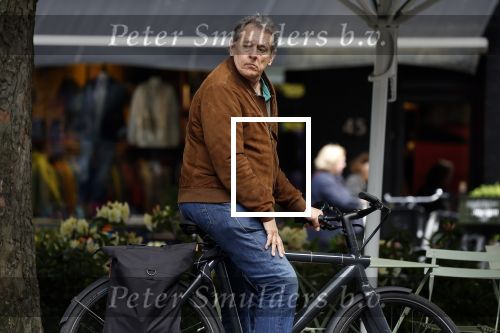 Amsterdam 12 mei 2023
Dick Maas en zijn vrouw Esme Lammers doen terrasje in Amsterdam zuid.