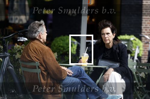 Amsterdam 12 mei 2023
Dick Maas en zijn vrouw Esme Lammers doen terrasje in Amsterdam zuid.