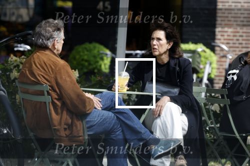 Amsterdam 12 mei 2023
Dick Maas en zijn vrouw Esme Lammers doen terrasje in Amsterdam zuid.