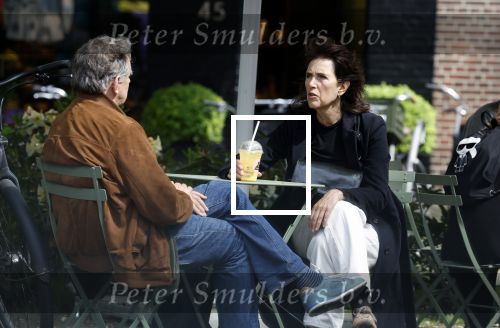 Amsterdam 12 mei 2023
Dick Maas en zijn vrouw Esme Lammers doen terrasje in Amsterdam zuid.
