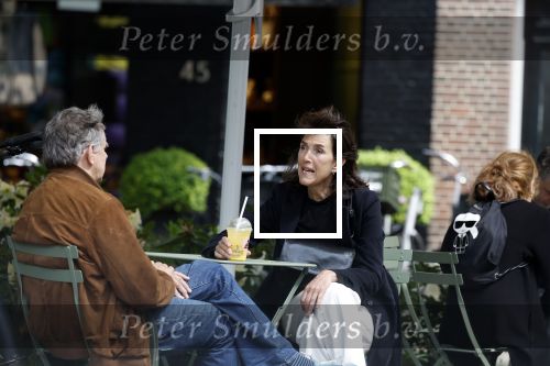 Amsterdam 12 mei 2023
Dick Maas en zijn vrouw Esme Lammers doen terrasje in Amsterdam zuid.