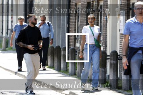 Amsterdam 13 mei 2023
Donny Roelvink met zijn nieuwe vriendin in het centrum van Amsterdam.