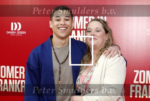 Amsterdam 24 april 2023
Premiere Zomer in Frankrijk in het ketelhuis met in de hoofdrollen oa Jasmine Sendar , Jan Kooijman , Fockeline Ouwerkerk Tjebbo Gerritsma en Marc de Cloe .
Eliyha Altena met moeder en familie