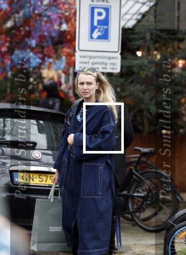 Amsterdam 5 mei 2023
Frank Evenblij met zijn vriendin aan het winkelen in Amsterdam zuid