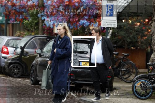 Amsterdam 5 mei 2023
Frank Evenblij met zijn vriendin aan het winkelen in Amsterdam zuid