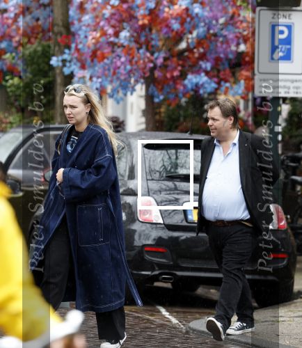 Amsterdam 5 mei 2023
Frank Evenblij met zijn vriendin aan het winkelen in Amsterdam zuid