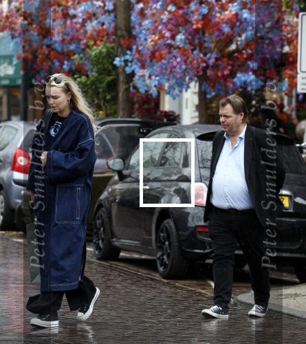 Amsterdam 5 mei 2023
Frank Evenblij met zijn vriendin aan het winkelen in Amsterdam zuid