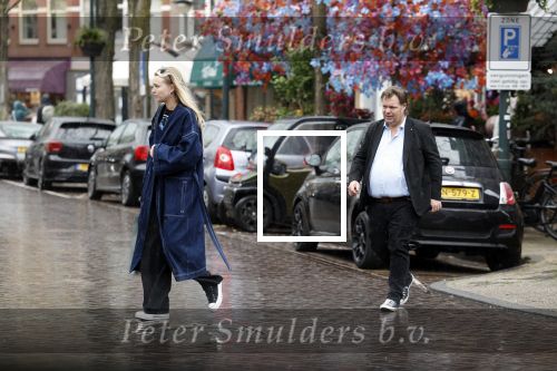 Amsterdam 5 mei 2023
Frank Evenblij met zijn vriendin aan het winkelen in Amsterdam zuid