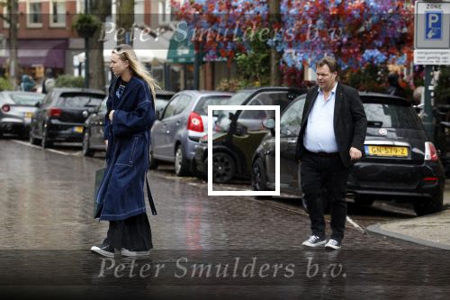 Amsterdam 5 mei 2023
Frank Evenblij met zijn vriendin aan het winkelen in Amsterdam zuid