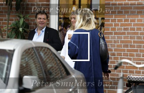 Amsterdam 5 mei 2023
Frank Evenblij met zijn vriendin aan het winkelen in Amsterdam zuid