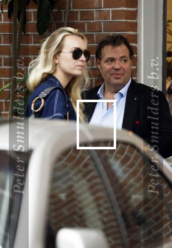 Amsterdam 5 mei 2023
Frank Evenblij met zijn vriendin aan het winkelen in Amsterdam zuid