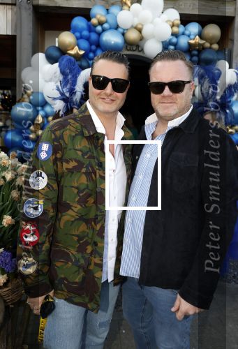 Noorden  30 april 2023
Gerard Joling viert zijn 63e verjaardag.
Fred v Leer met een vriend